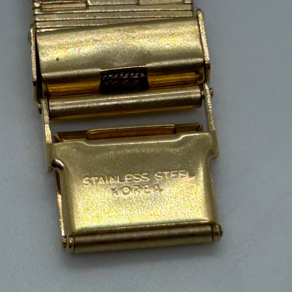 Bill Blass Vintage Quartz Watch Gold-ToneTextured Dial Retro 90s Working READ - Picture 10 of 16